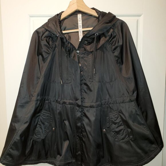 LULULEMON Women Black Hooded Cape Zip Button Size M/L - Picture 1 of 7